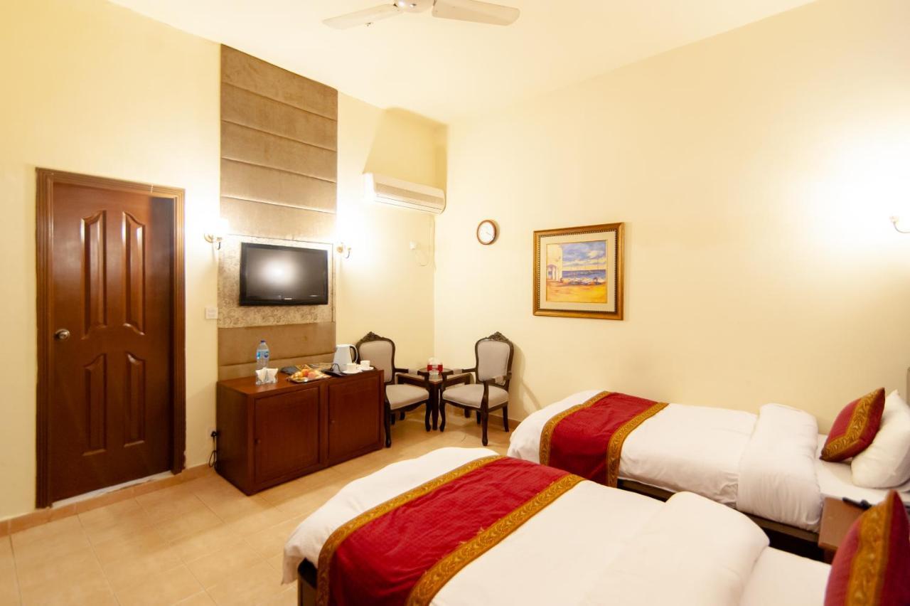Shelton Guest House Islamabad Exterior photo